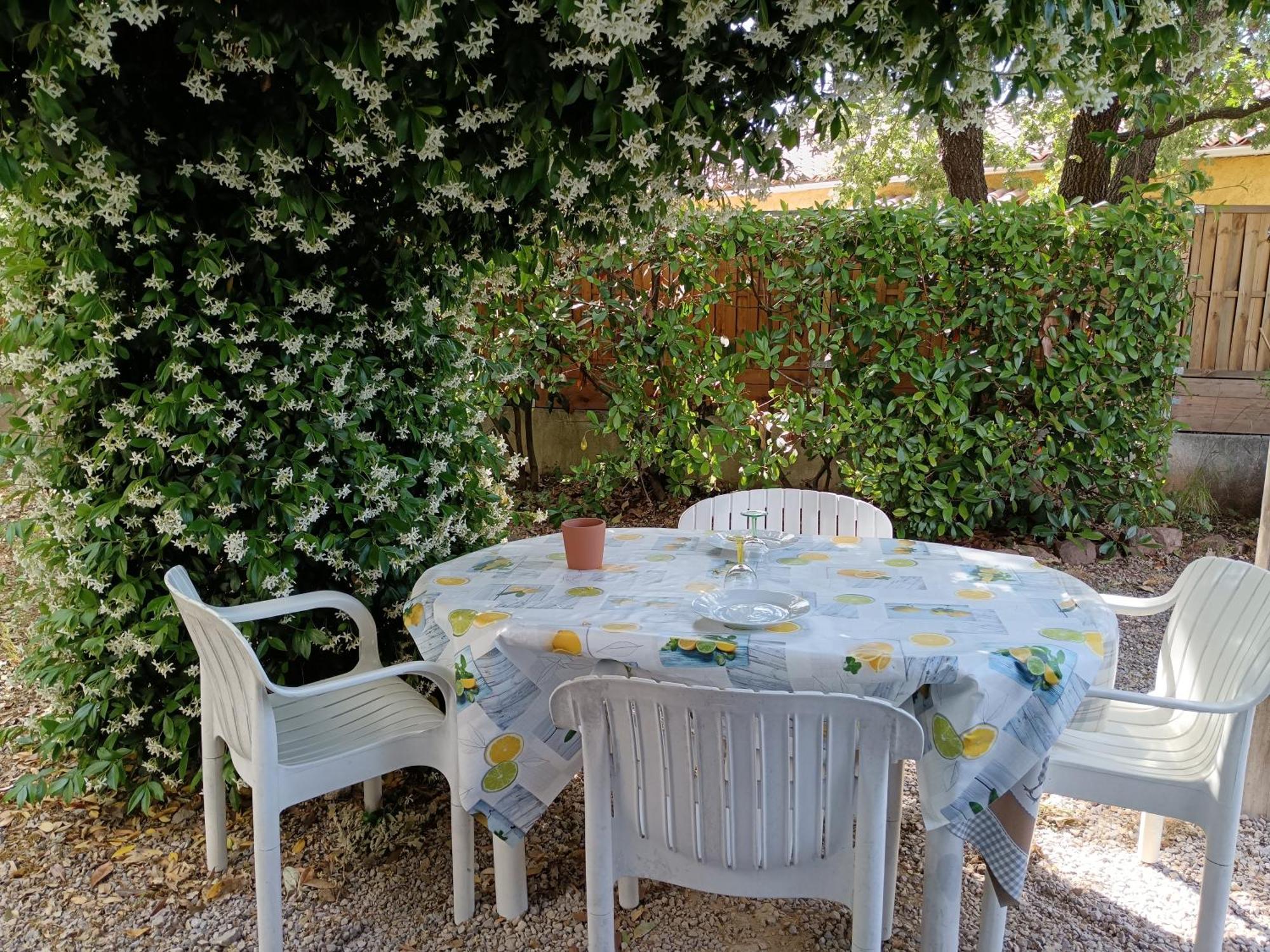 Chez Betty Διαμέρισμα Le Luc Εξωτερικό φωτογραφία